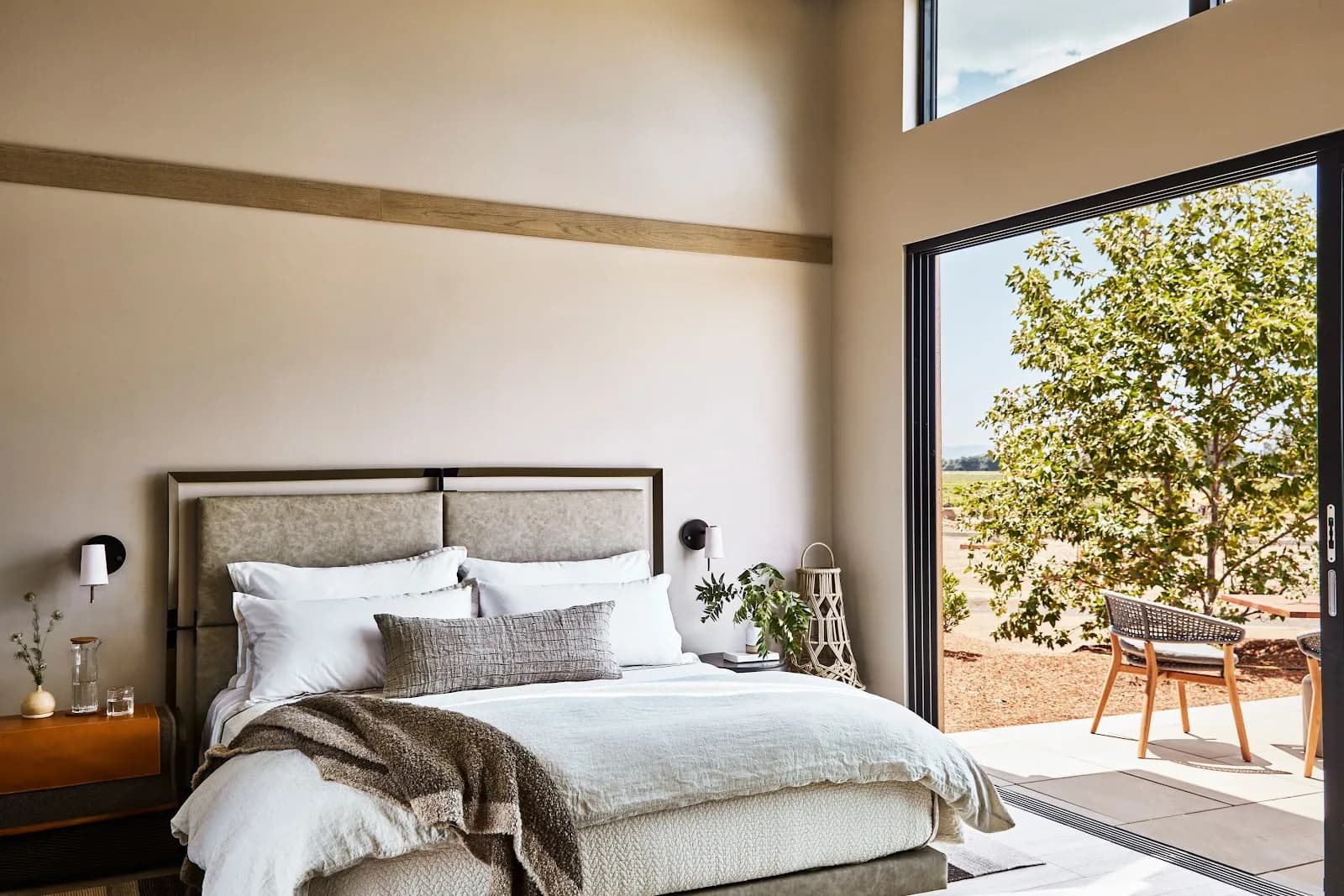 bedroom-kingbed-2