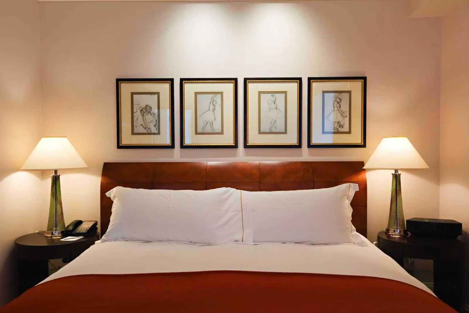 bedroom-kingbed-2