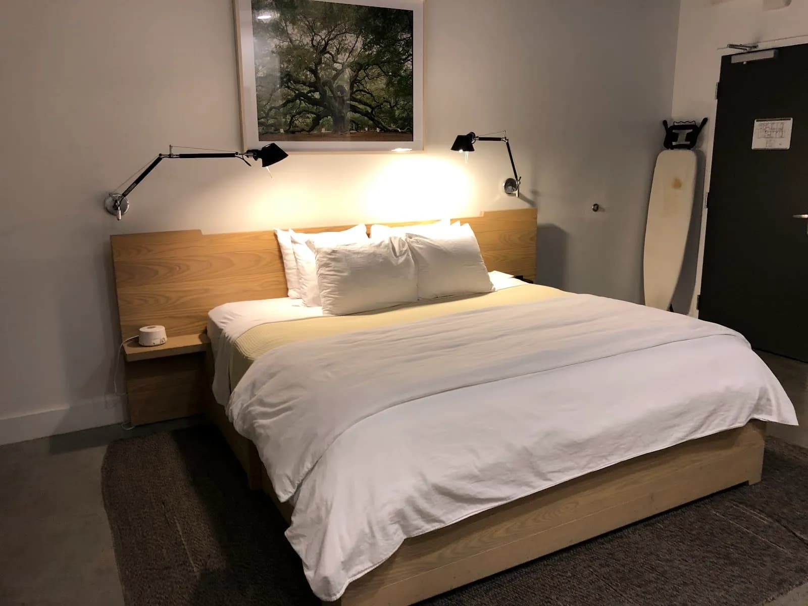 bedroom-kingbed-2