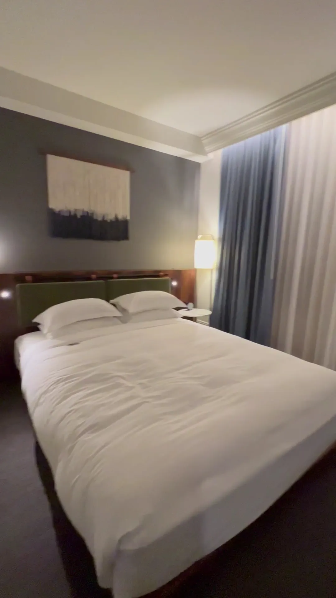 bedroom-kingbed-2