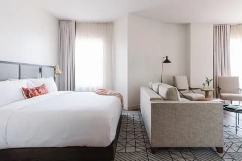 thealida_bedroom_kingsuite