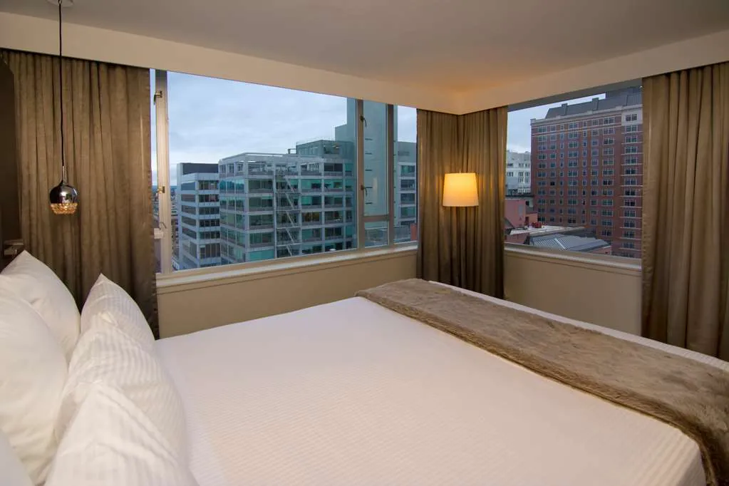 bedroom-cityview