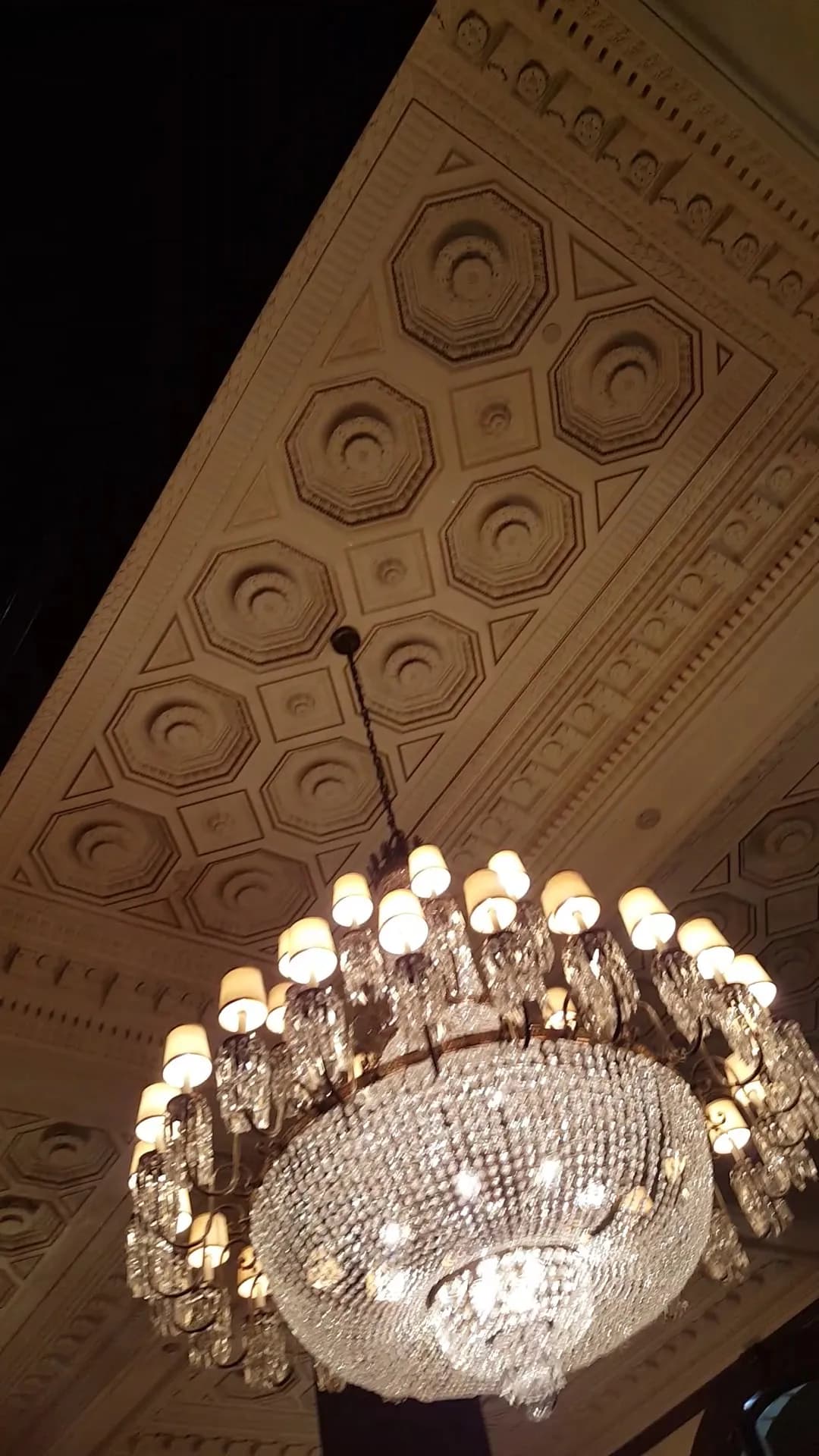 interior-chandelier
