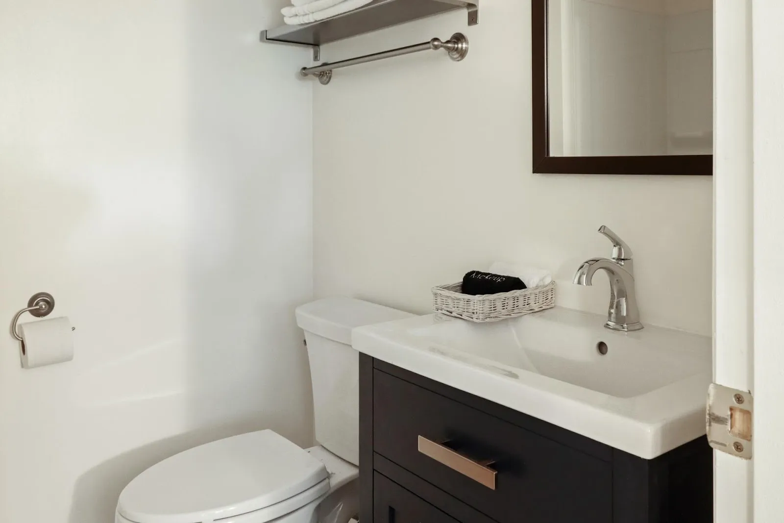 bathroom-vanity