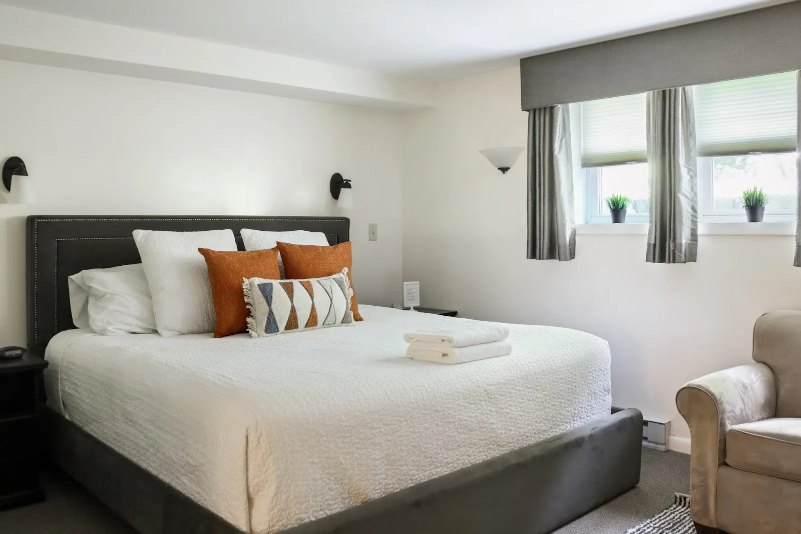 bedroom-kingbed