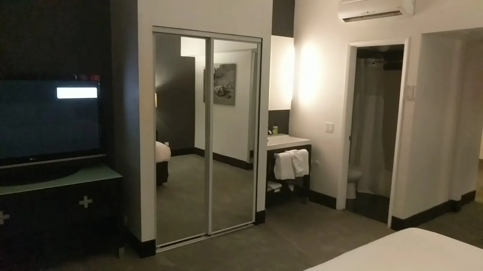bedroom-suite