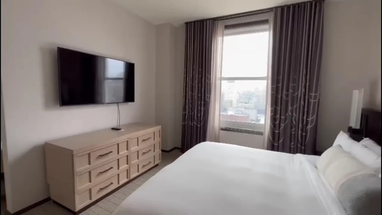 bedroom-kingbed-2