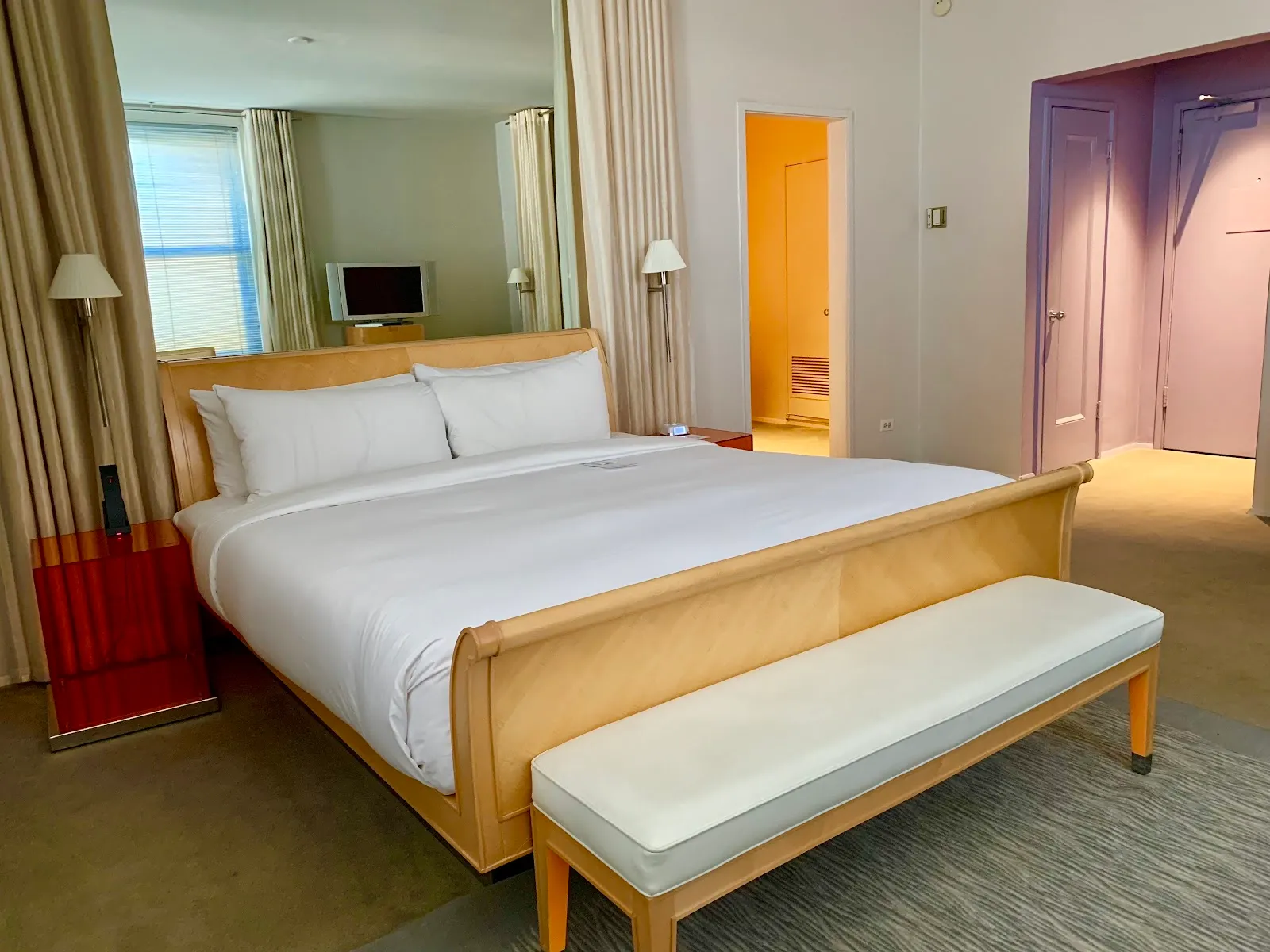 bedroom-kingbed-3