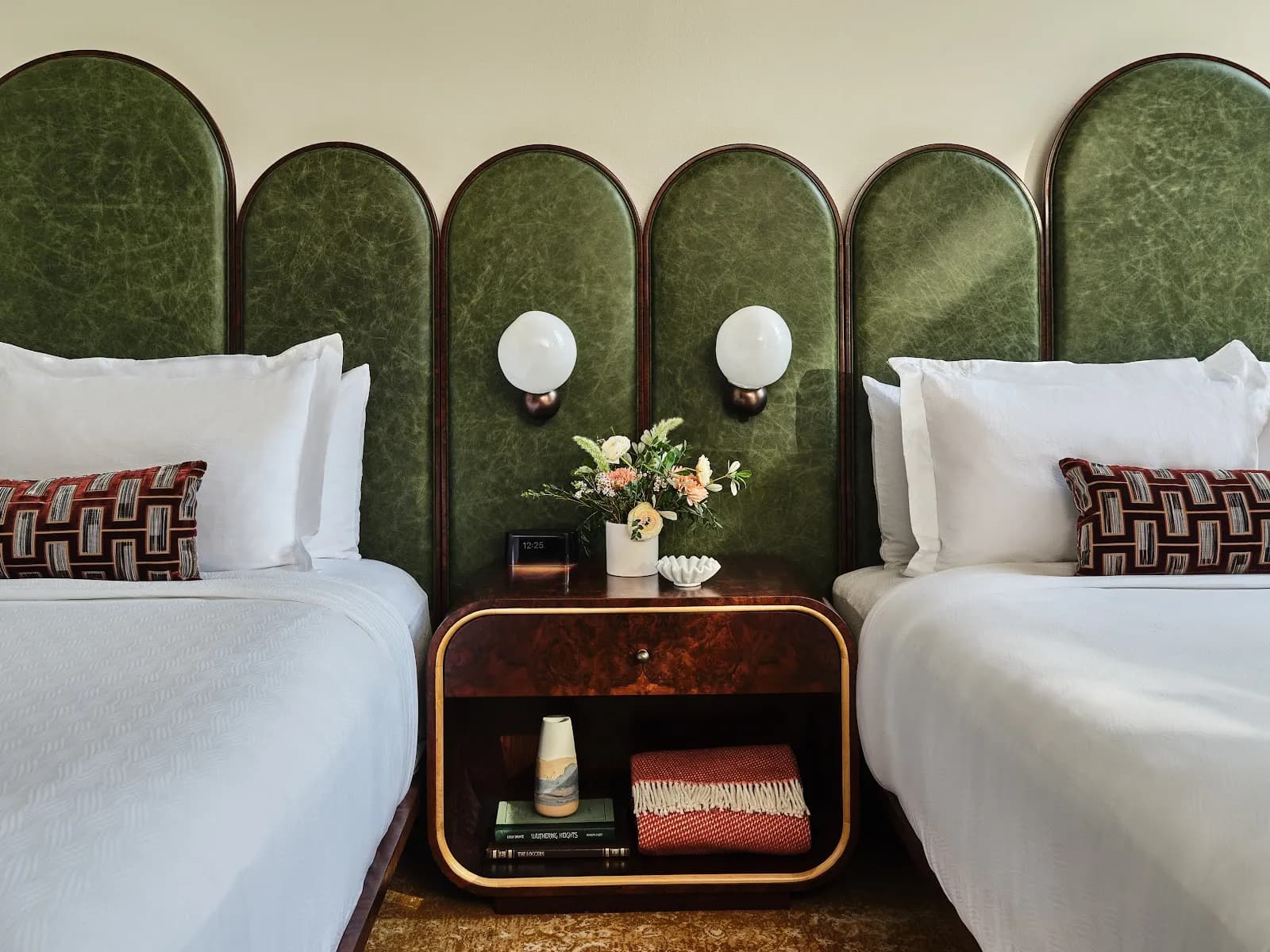 bedroom-doublebeds