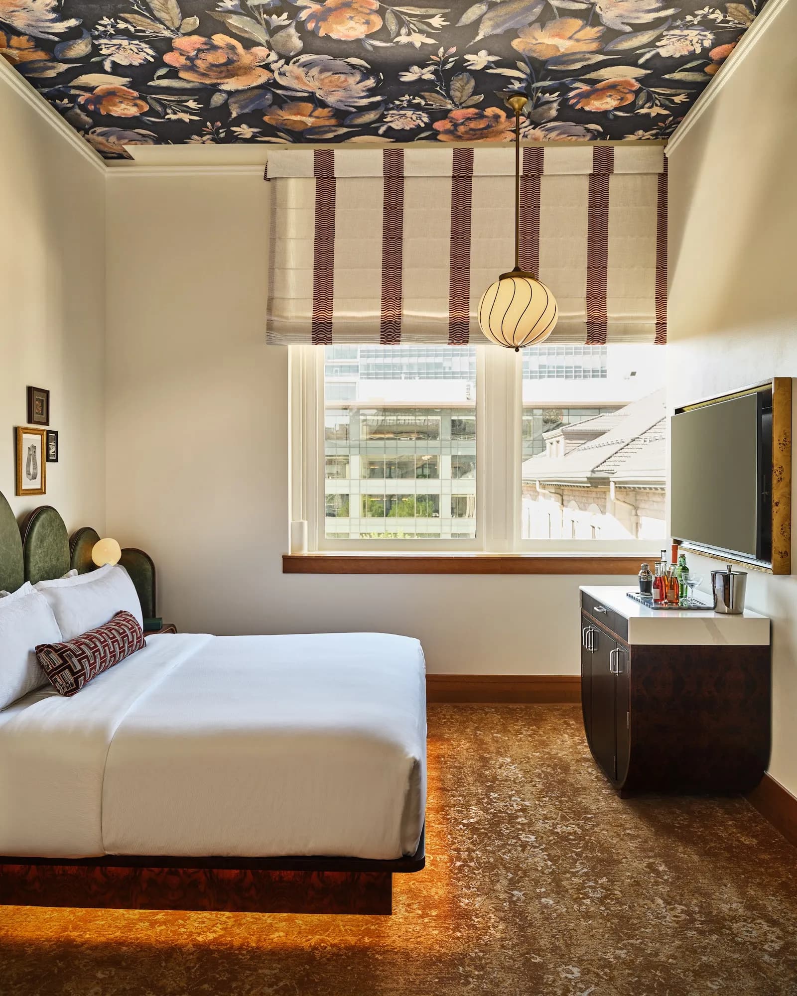 bedroom-kingbed