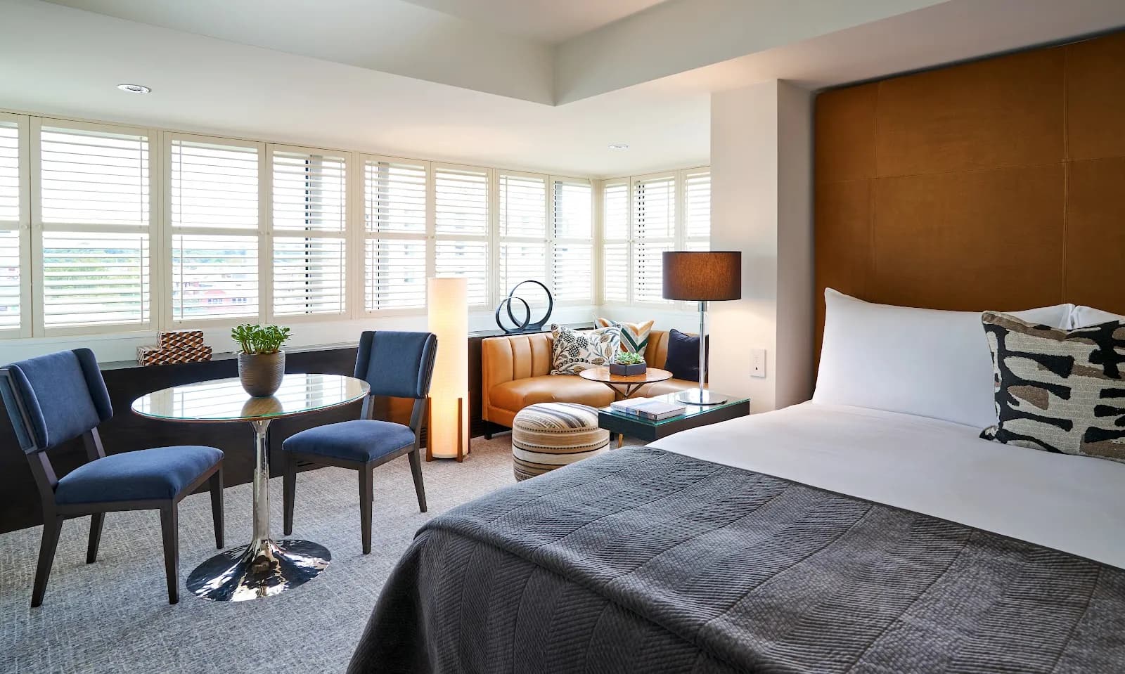 bedroom-kingbed