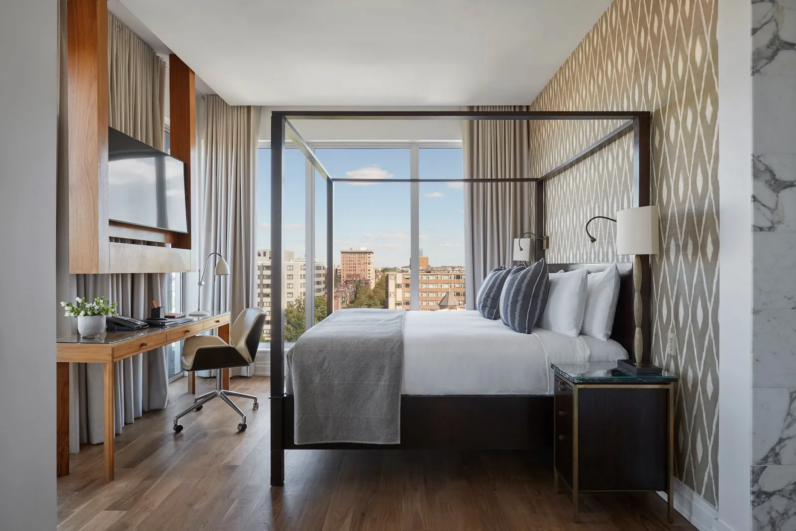 bedroom-kingbed-2