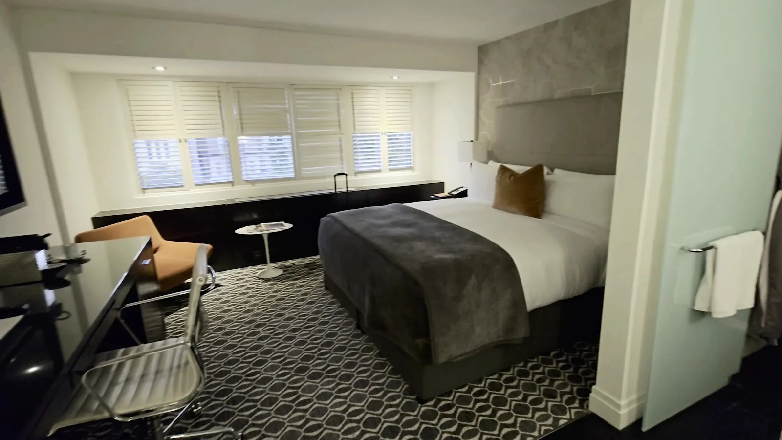 bedroom-kingbed-3