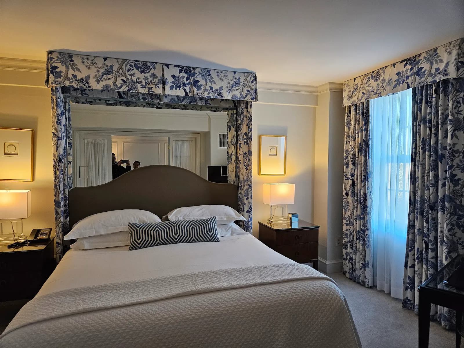 bedroom-kingbed-4