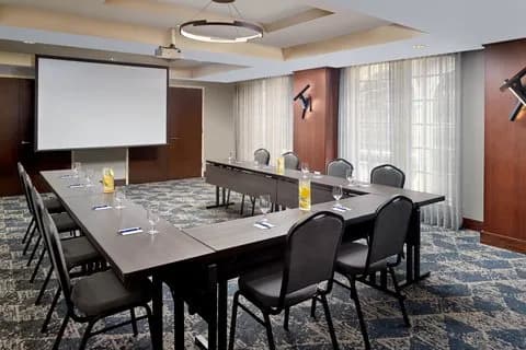 amenities-meetingroom-2