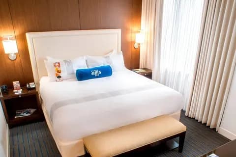 bedroom-kingbed