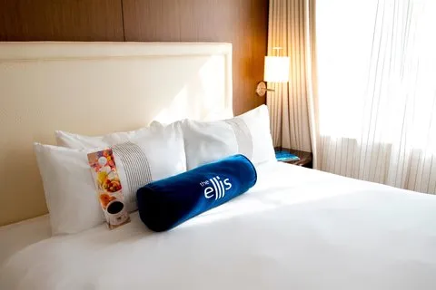 bedroom-kingbed-2