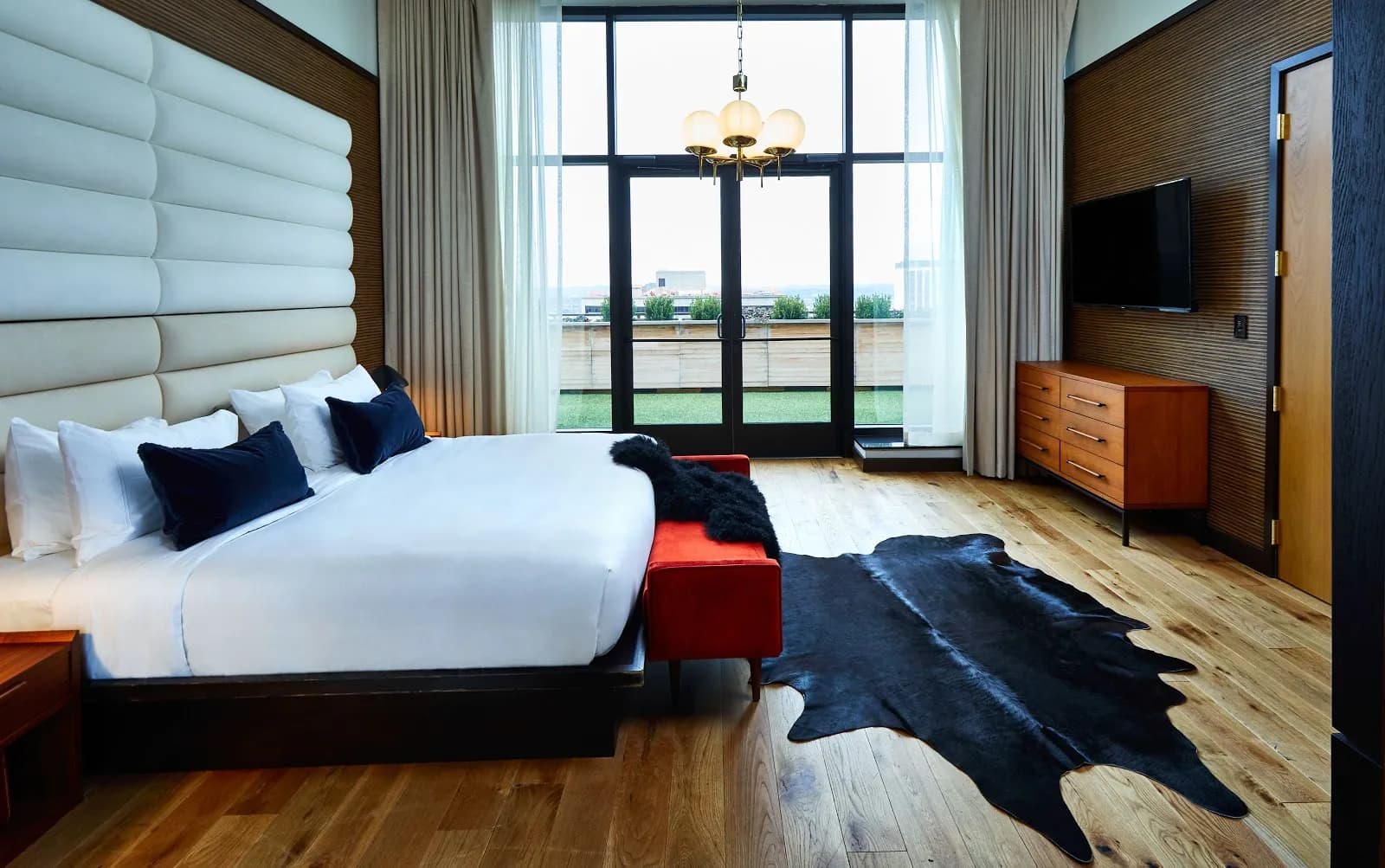 bedroom-kingbed