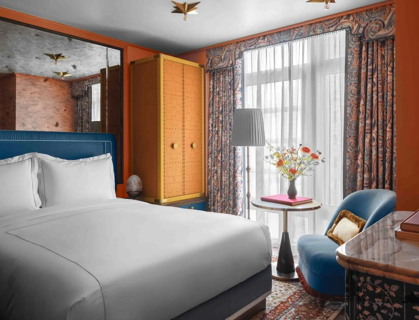 bedroom-kingbed