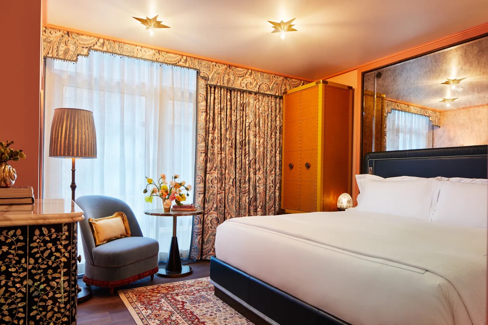 bedroom-kingbed