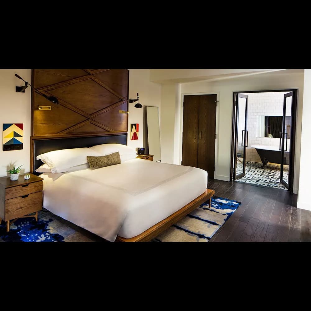bedroom-kingbed