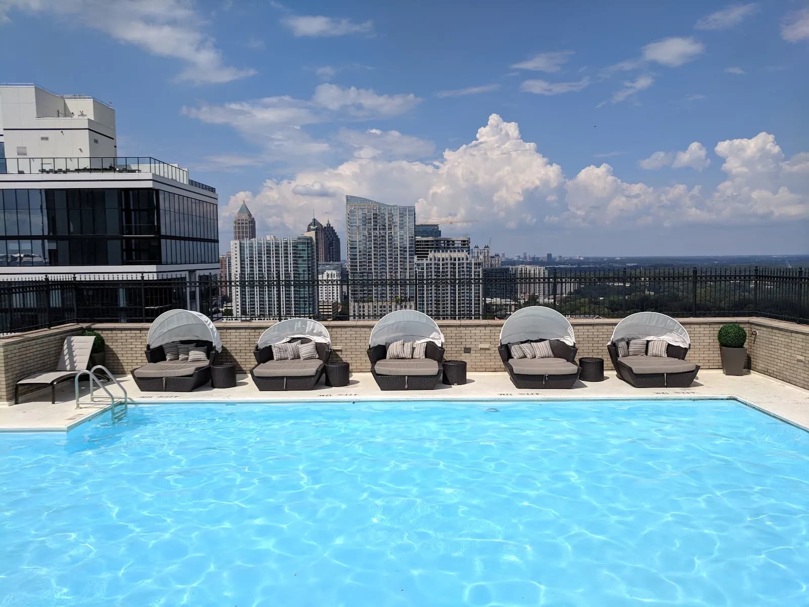 amenities-pool