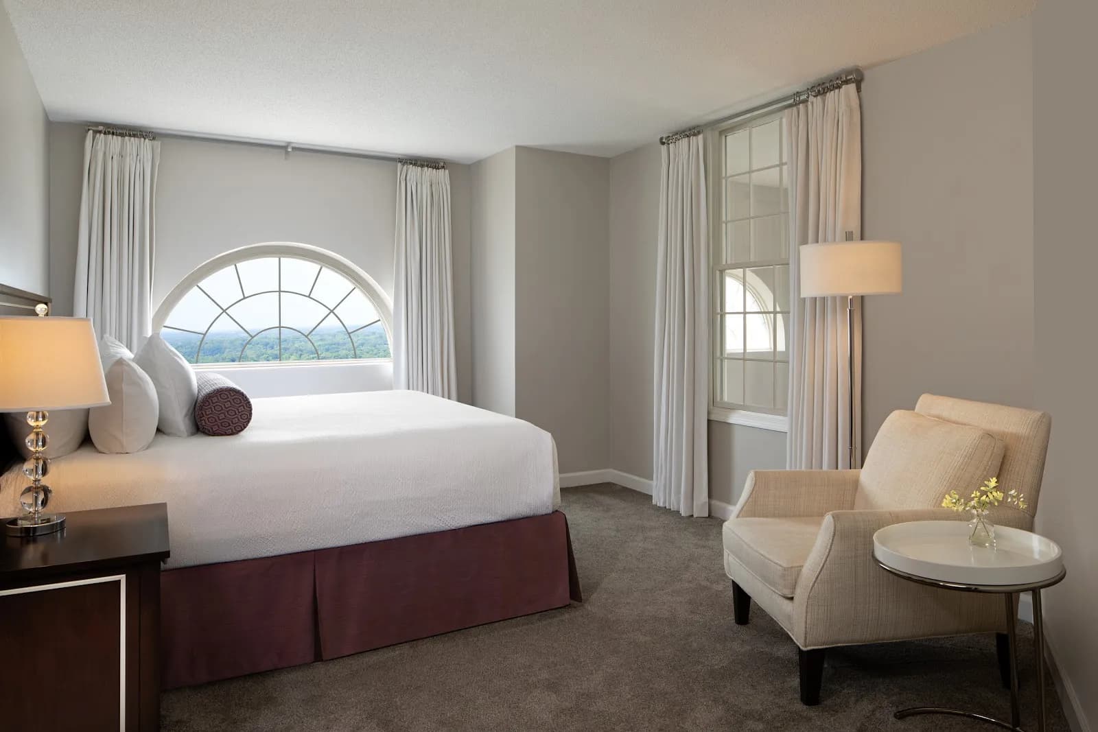bedroom-kingbed