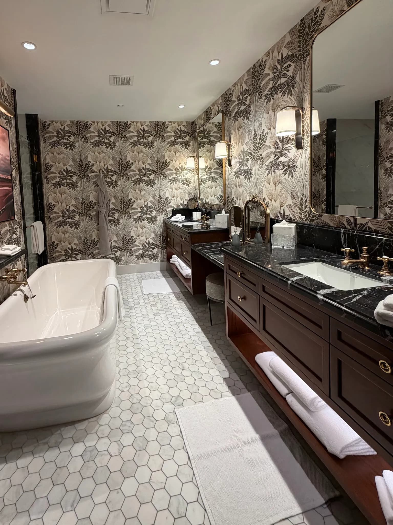 bathroom-bathtub