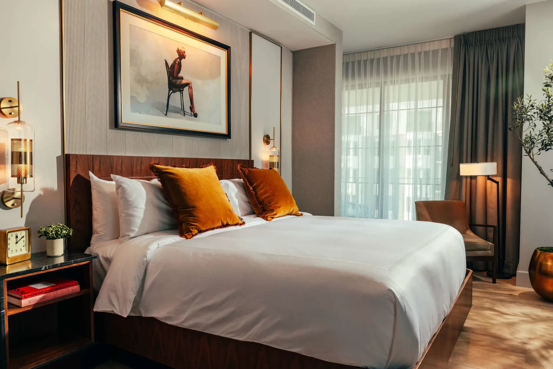 bedroom-kingbed-2