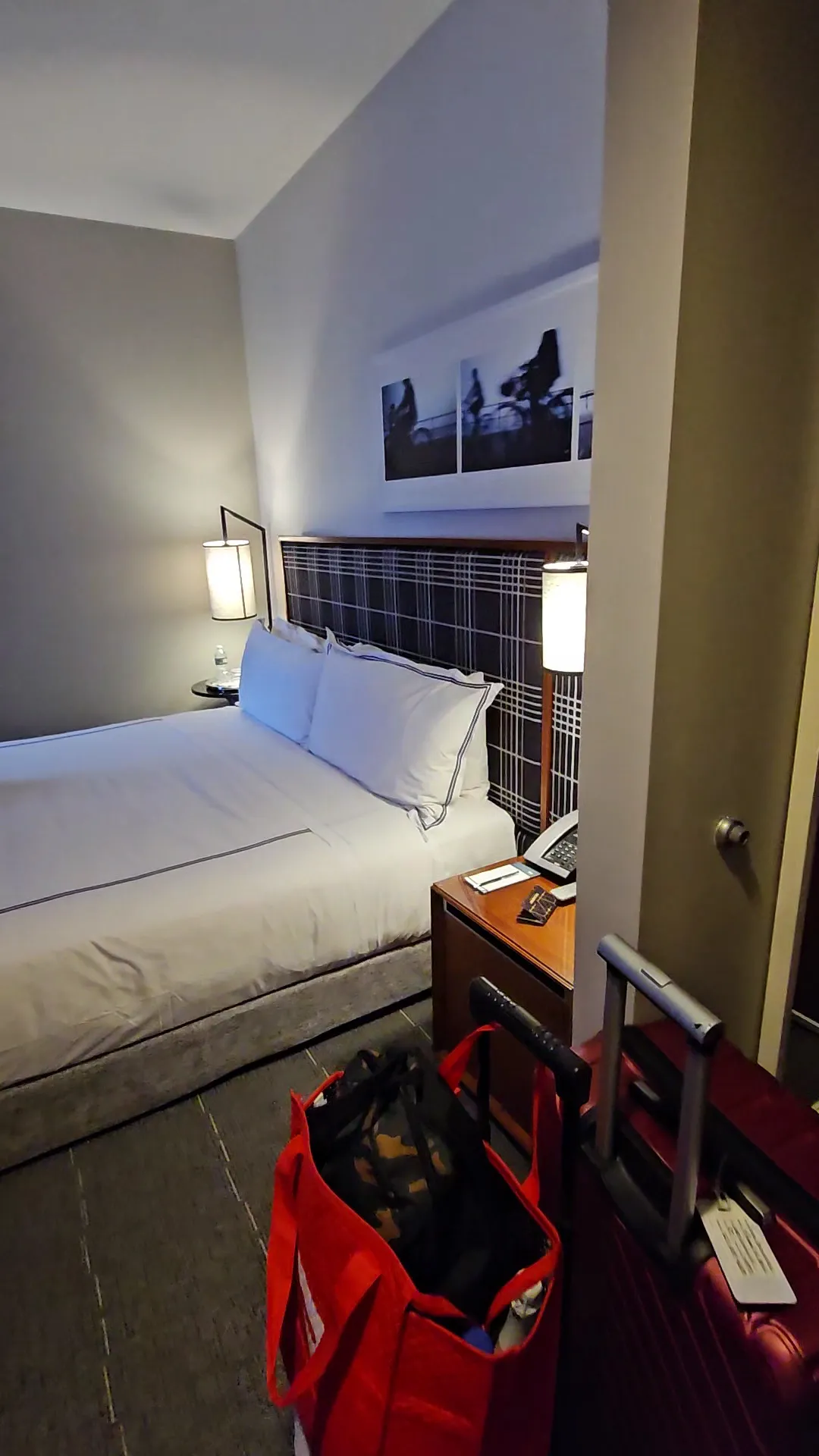 bedroom-kingbed