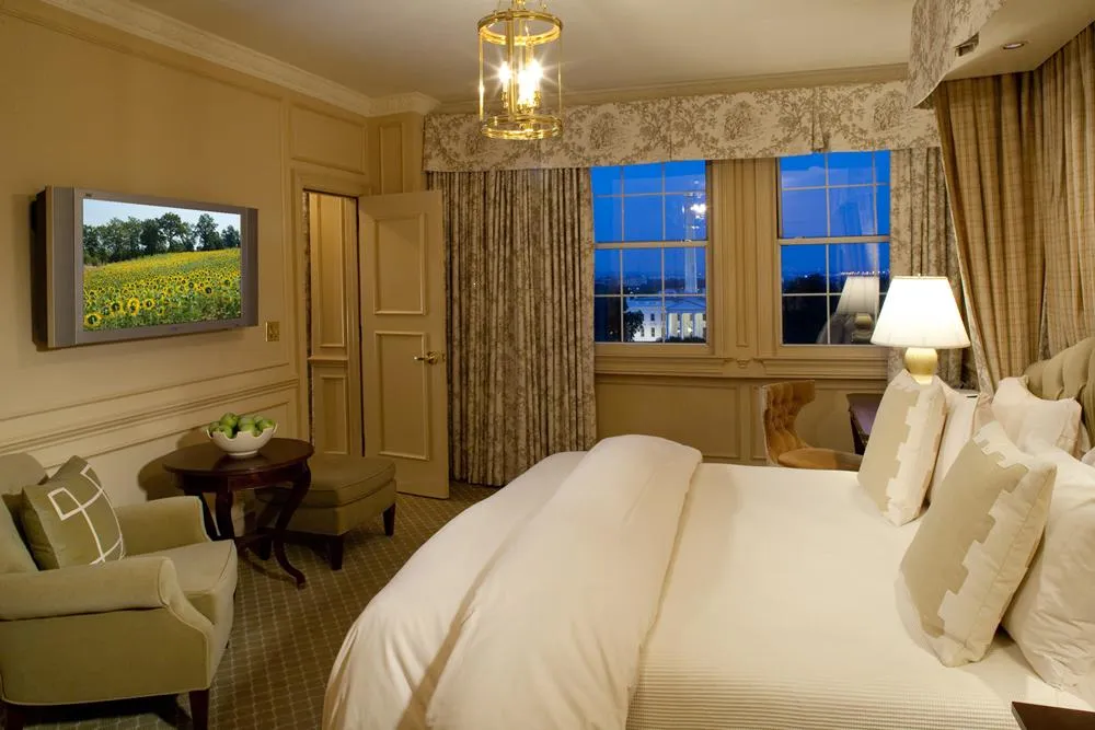 bedroom-kingbed