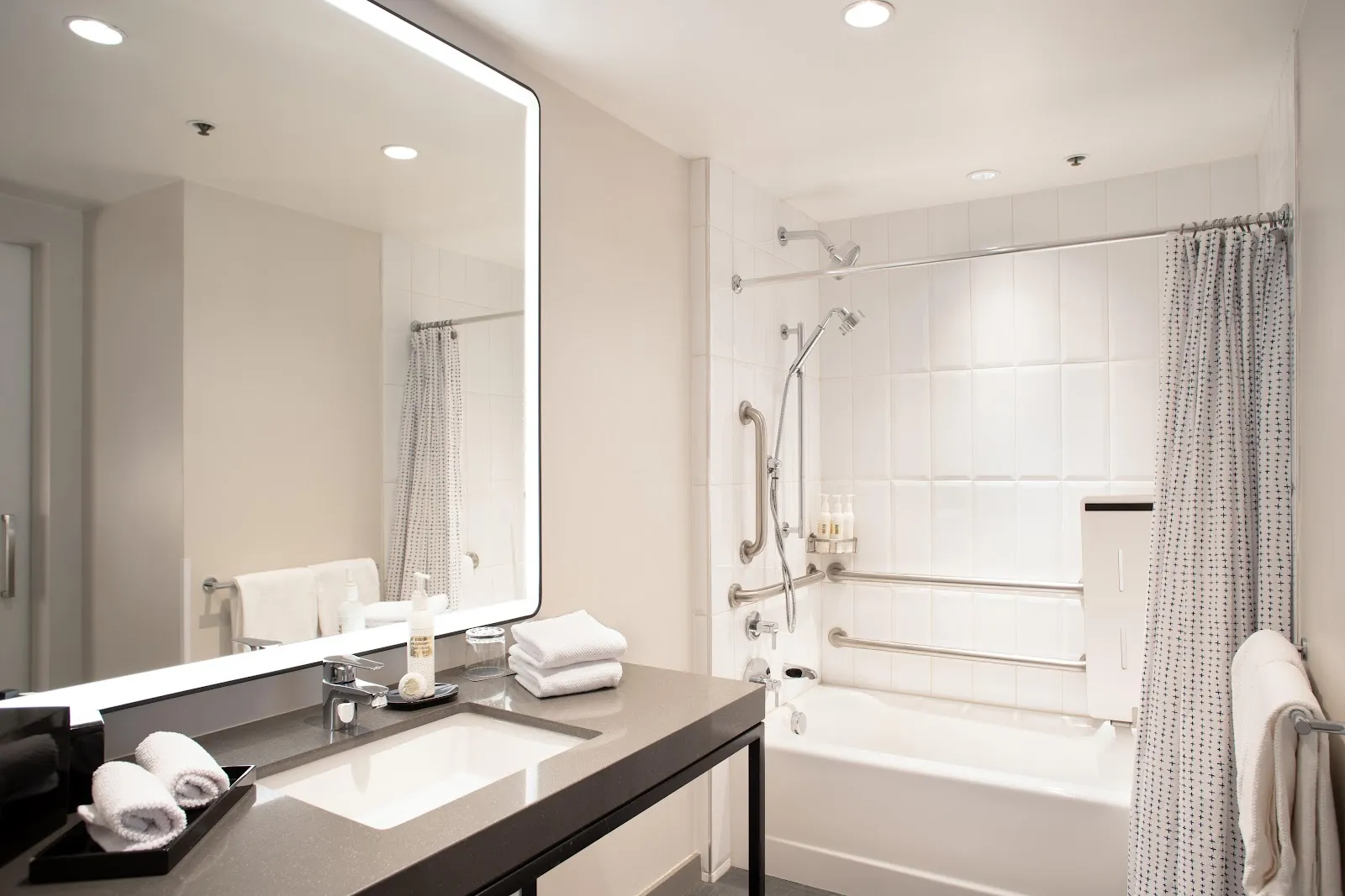 bathroom-bathtub