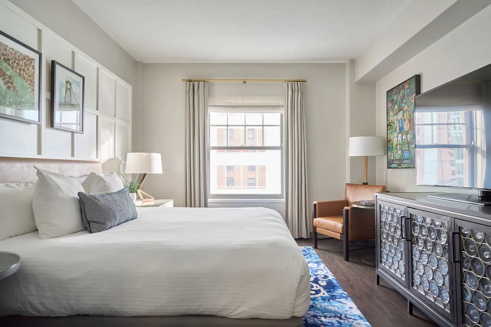bedroom-kingbed