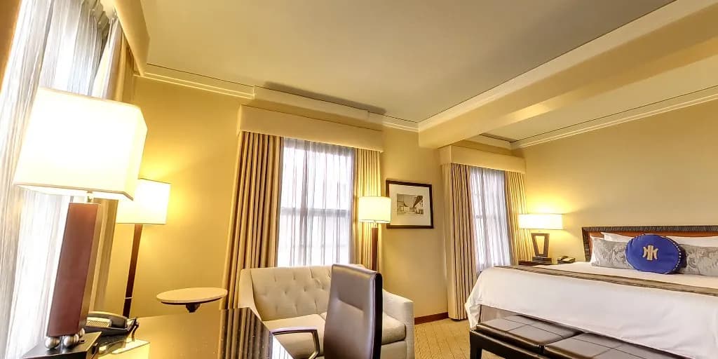bedroom-kingbed-2