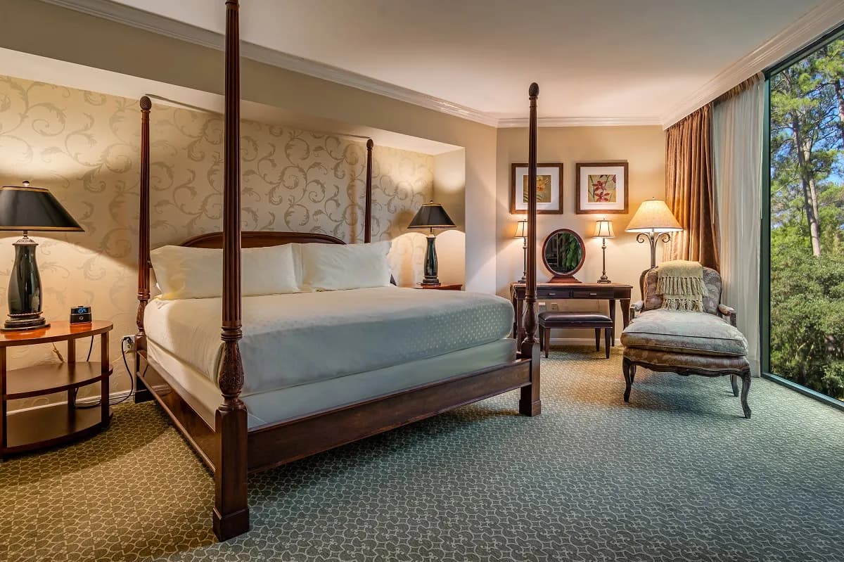 bedroom-kingbed