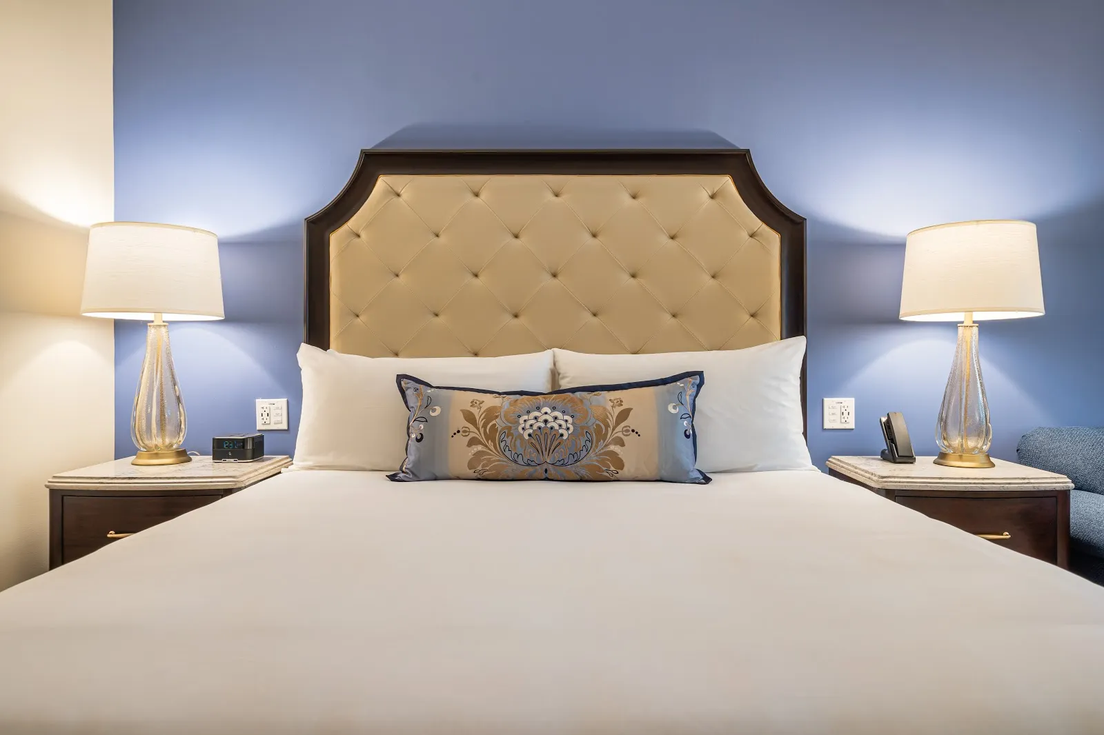 bedroom-kingbed-2