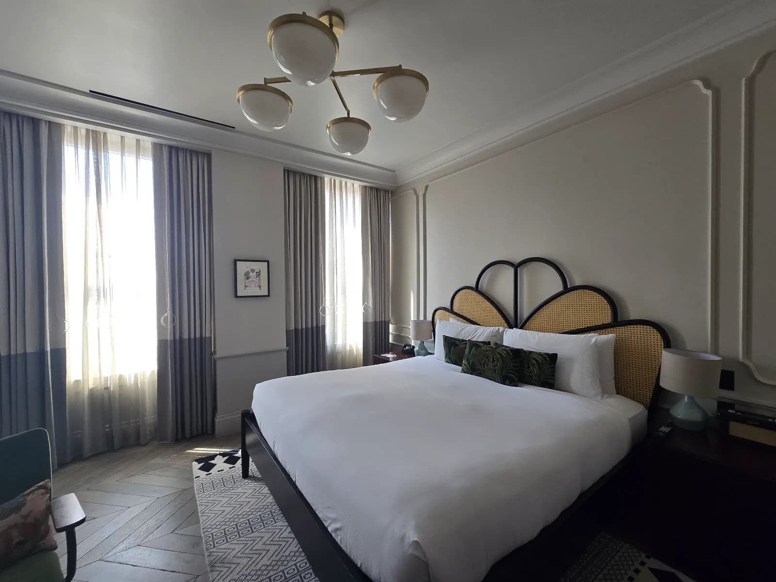 bedroom-kingbed-2