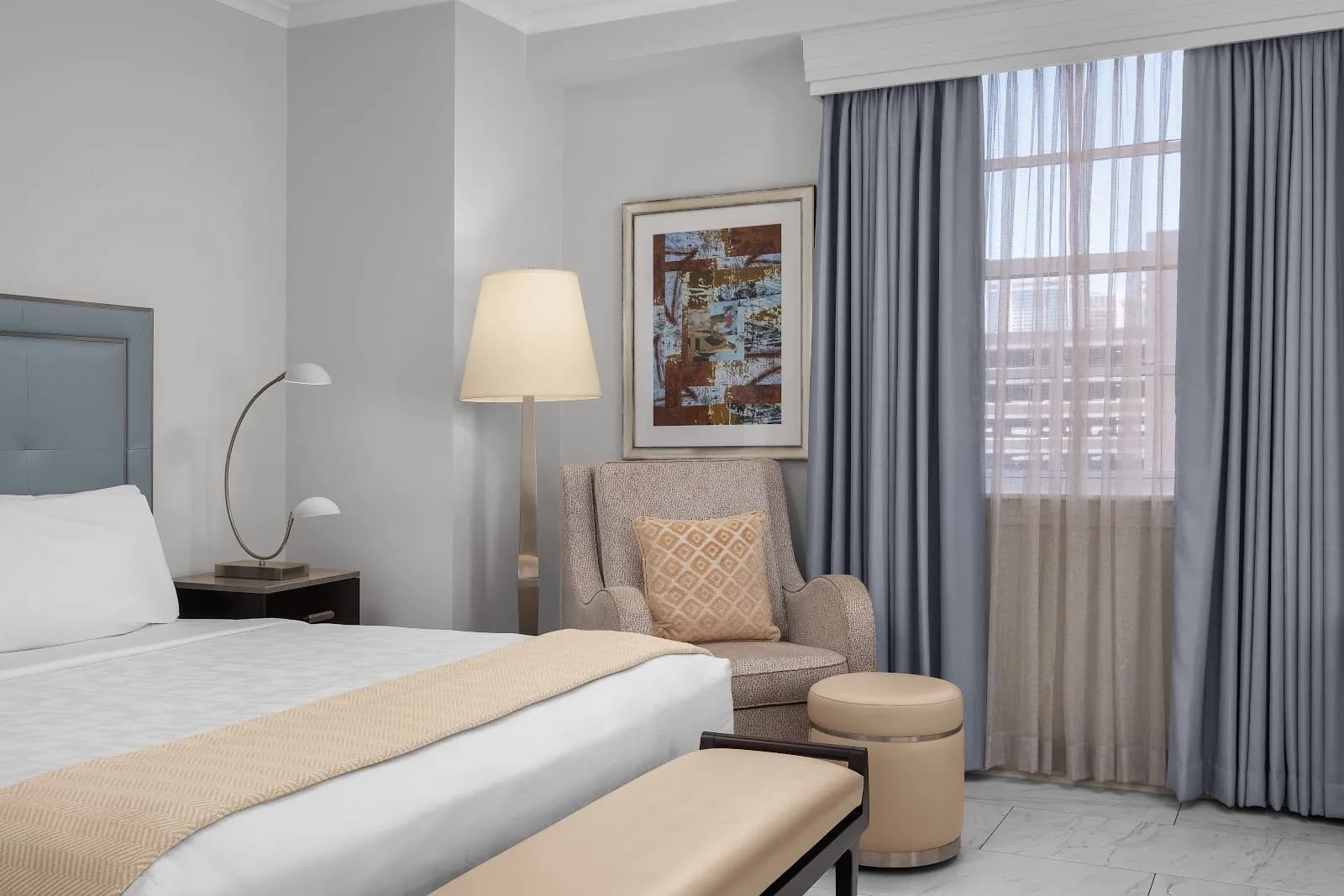bedroom-kingbed