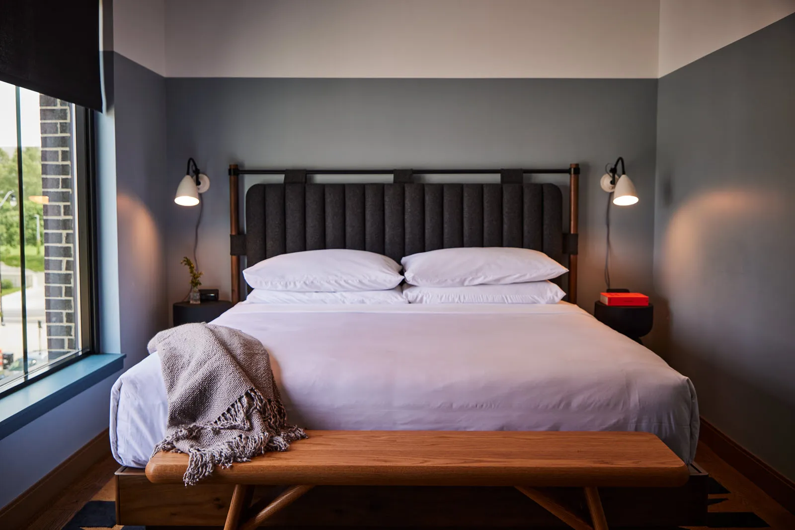 bedroom-kingbed