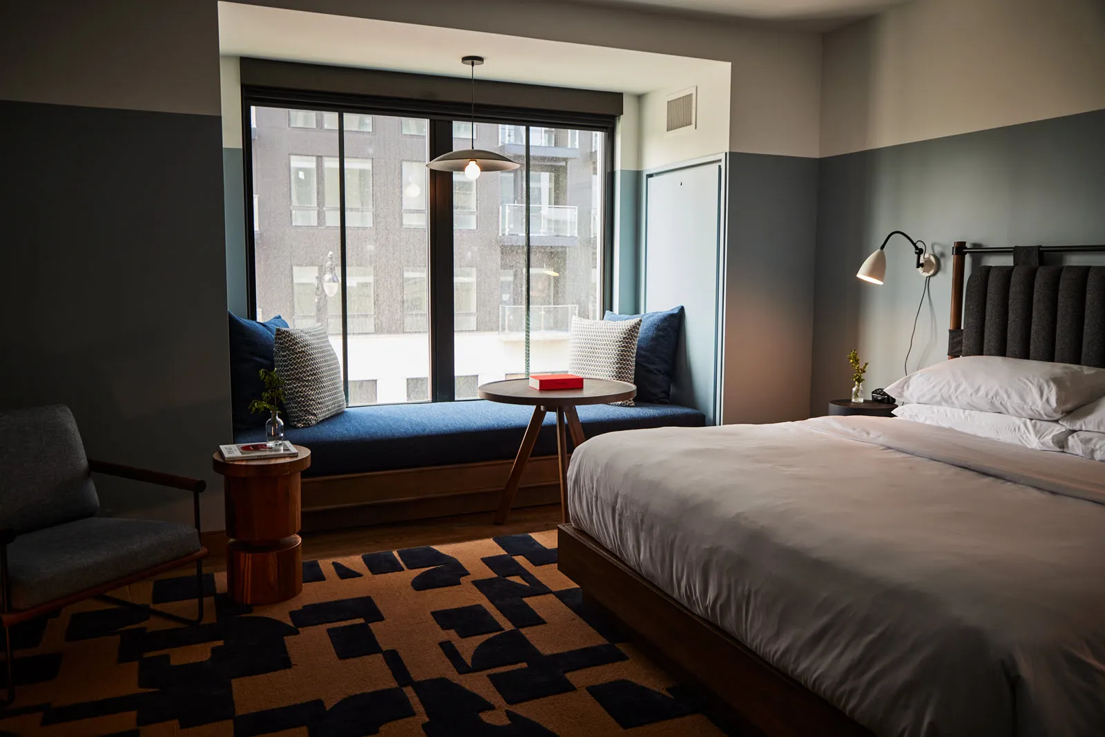 bedroom-kingbed-2