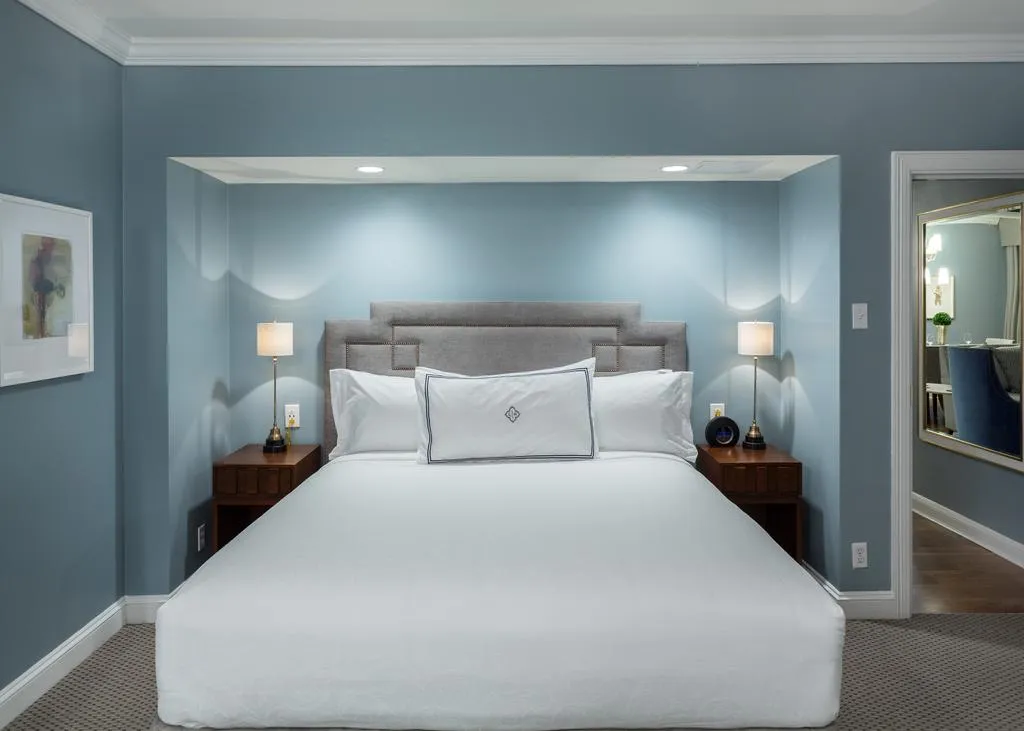 bedroom-kingbed