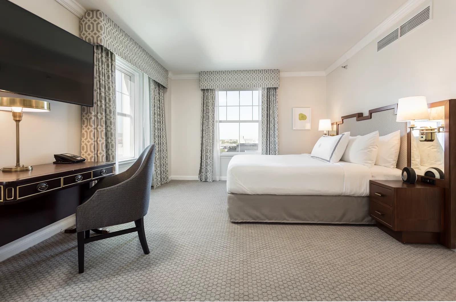 bedroom-kingbed