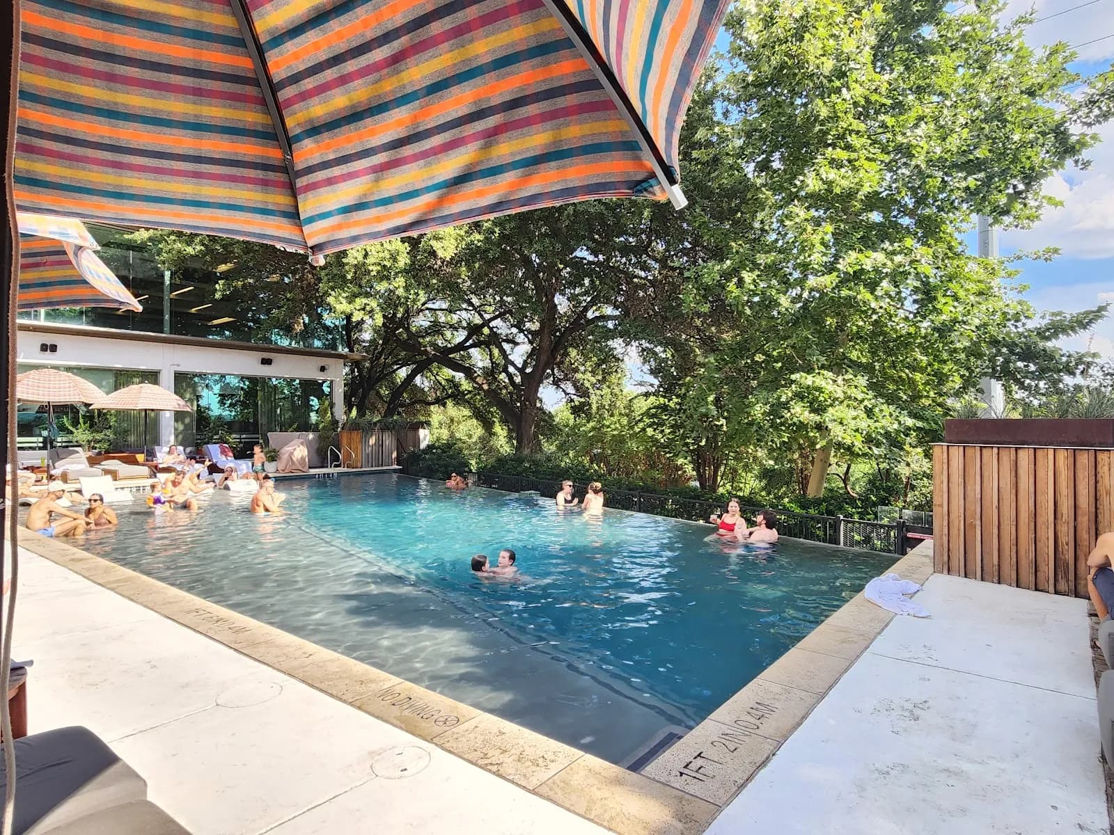 amenities-pool