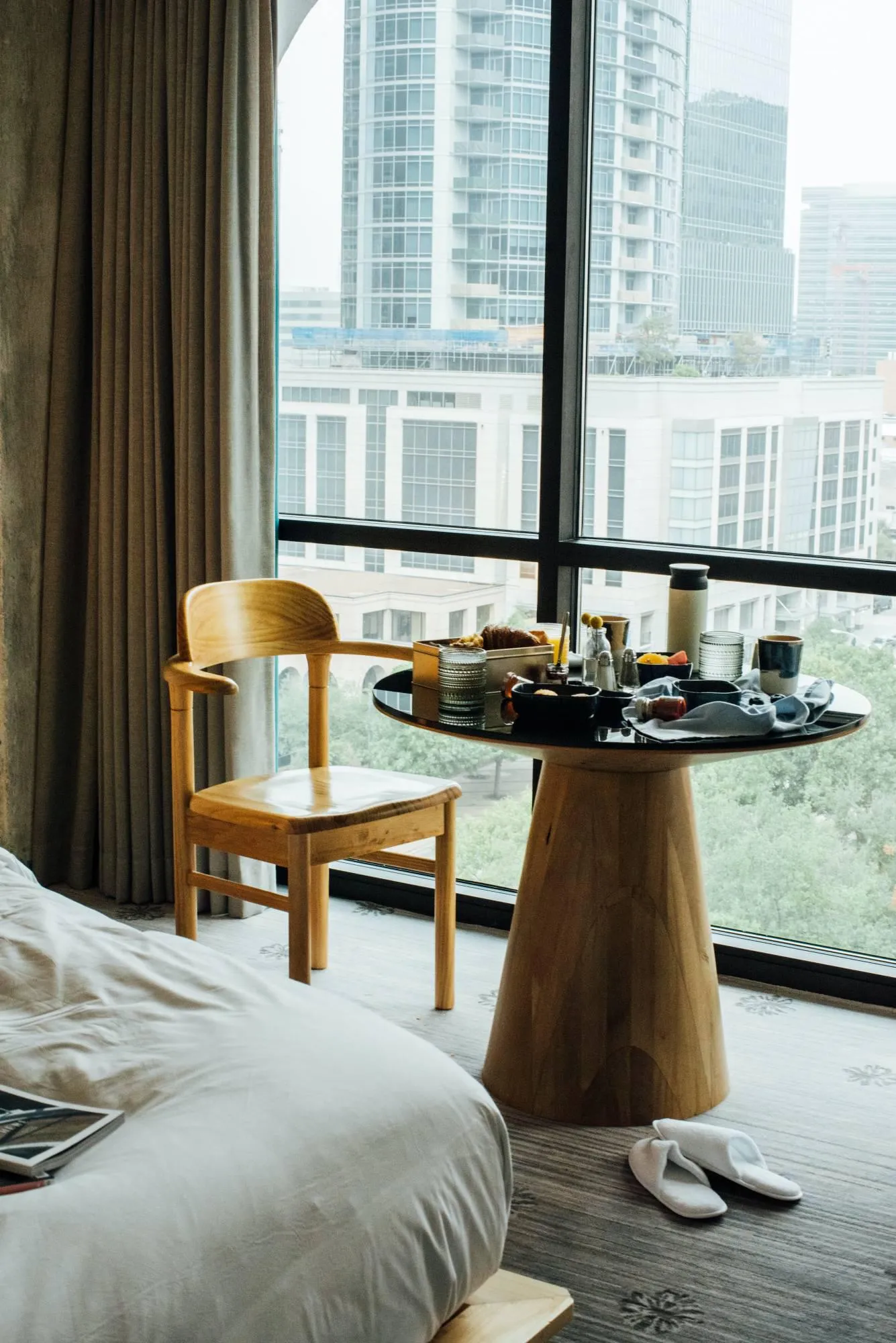 bedroom-breakfastview