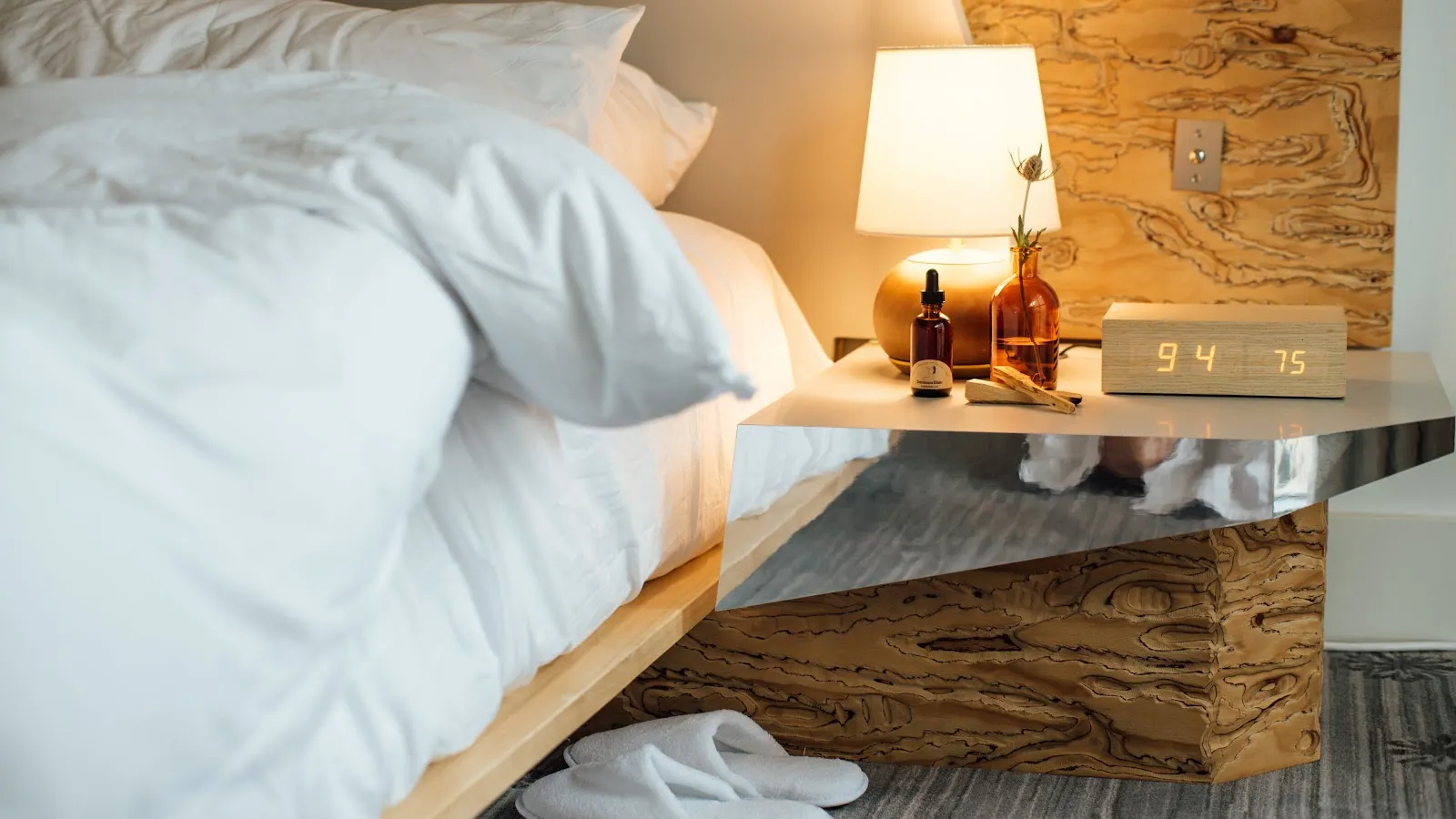 bedroom-nightstand