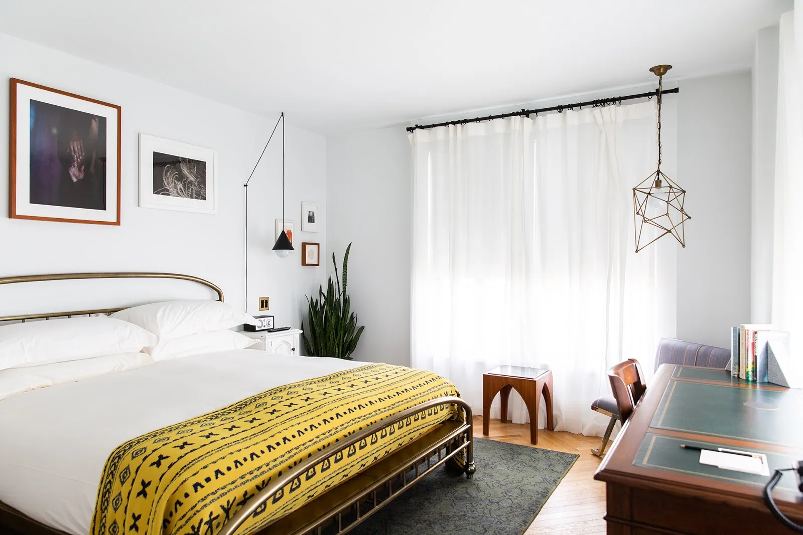 bedroom-kingbed
