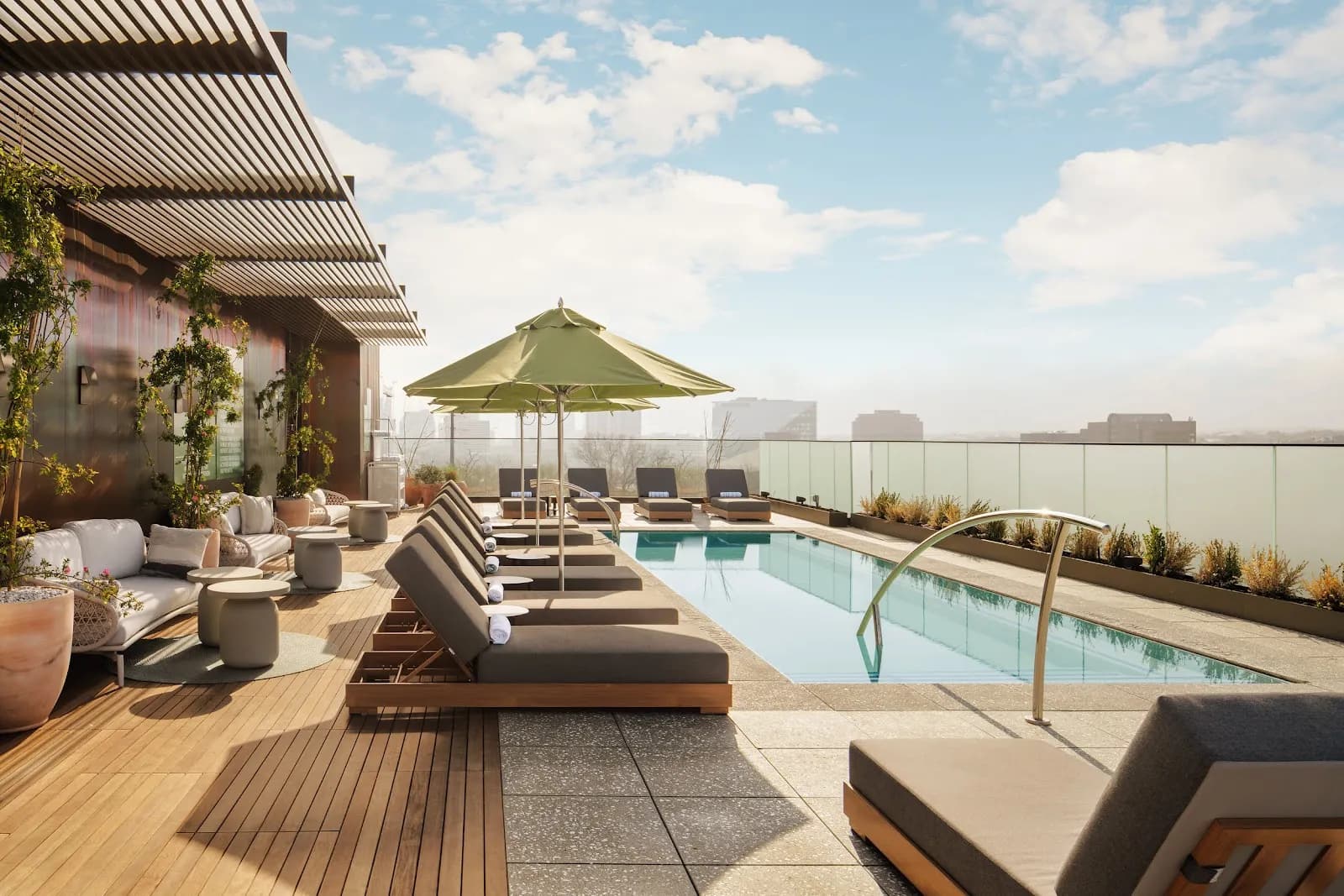 amenities-pool