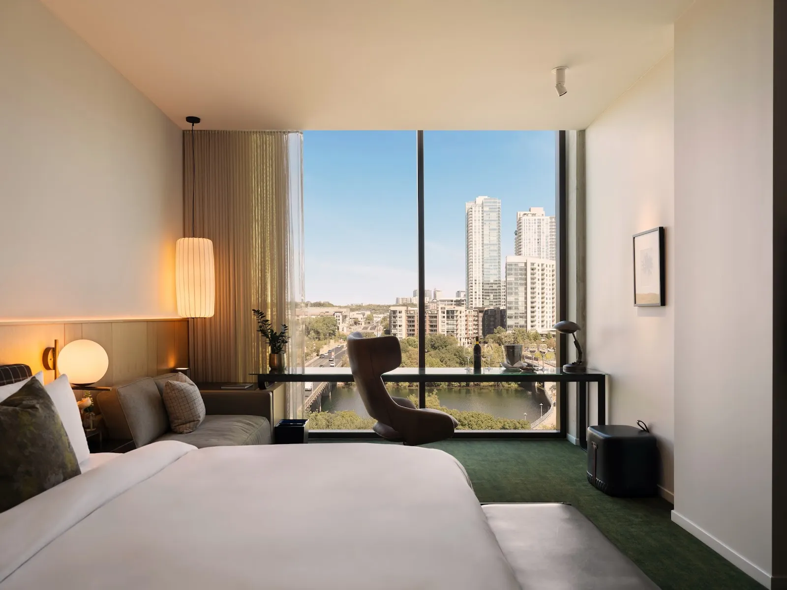 bedroom-kingbed