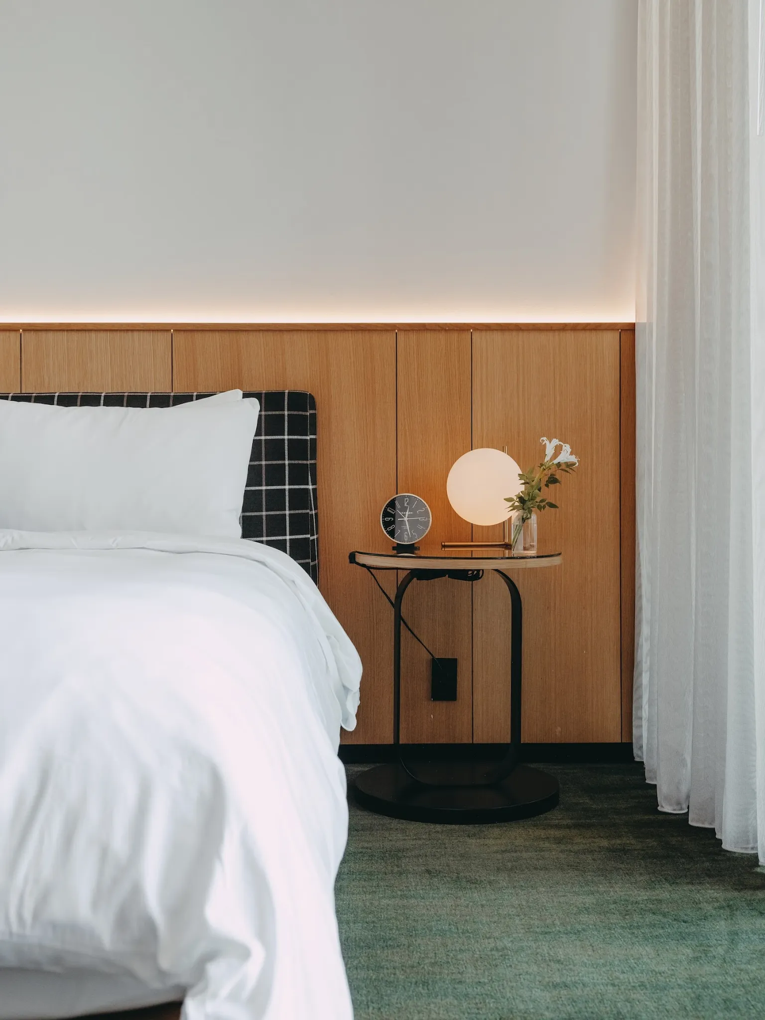 bedroom-kingbed-2