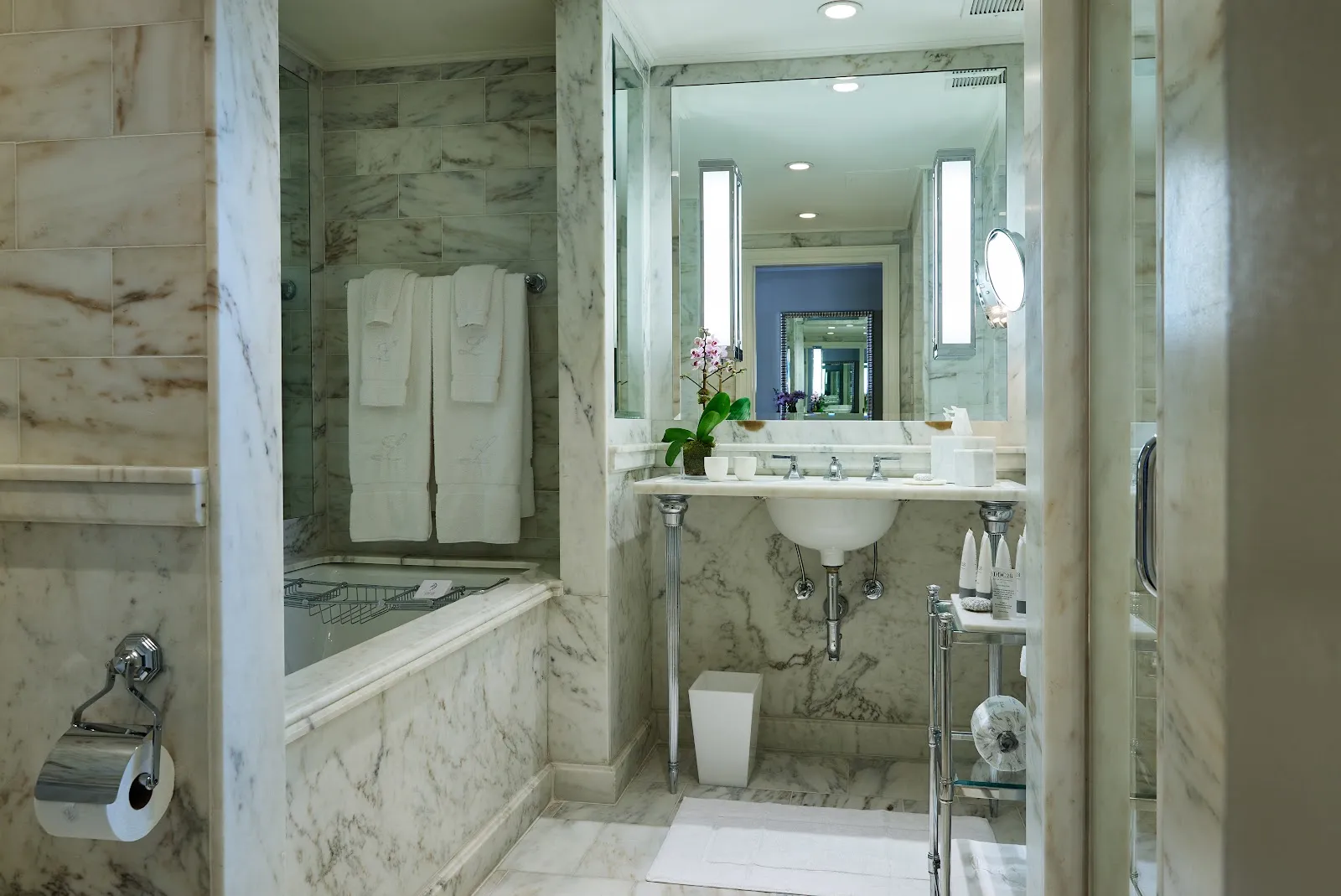 bathroom-bathtub